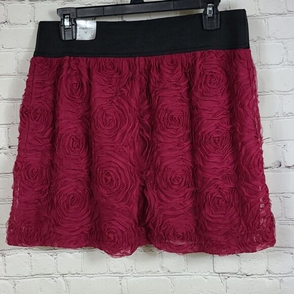 Maurices NWT Burgundy Tulle Rosette 3D Mesh Skirt Medium 8/10 Boho chic Hipster - Picture 7 of 10